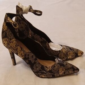 NWOB Christian Siriano Black and Gold Metallic Floral Heels W/ Ankle Strap